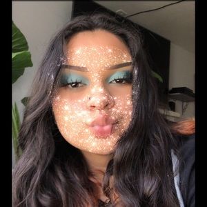 Meet your Posher, Yrene